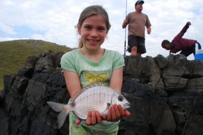 b2ap3_thumbnail_Sage-Thomassen-with-a-lovely-blacktail-caught-in-a-gully-on-light-tackle.JPG